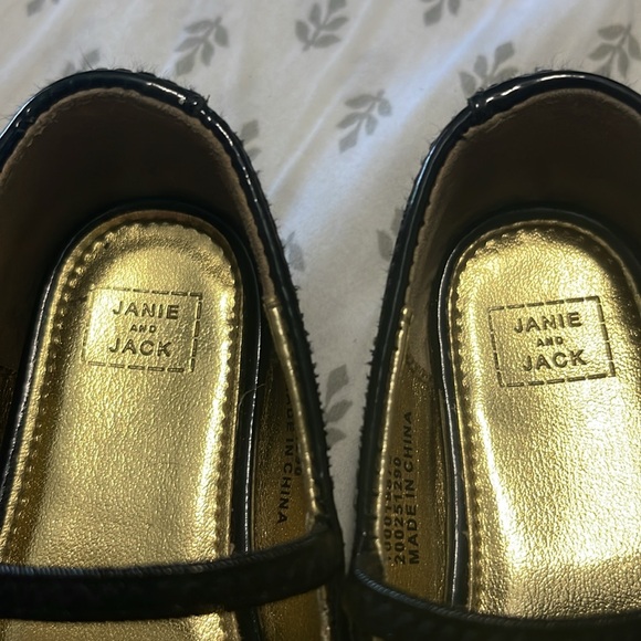 Beautiful shoes girl - Picture 4 of 10